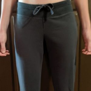 Old Navy Pants - Old Navy Capri Sweat Pants Old Navy Pants - Old Navy Capri Sweat Pants